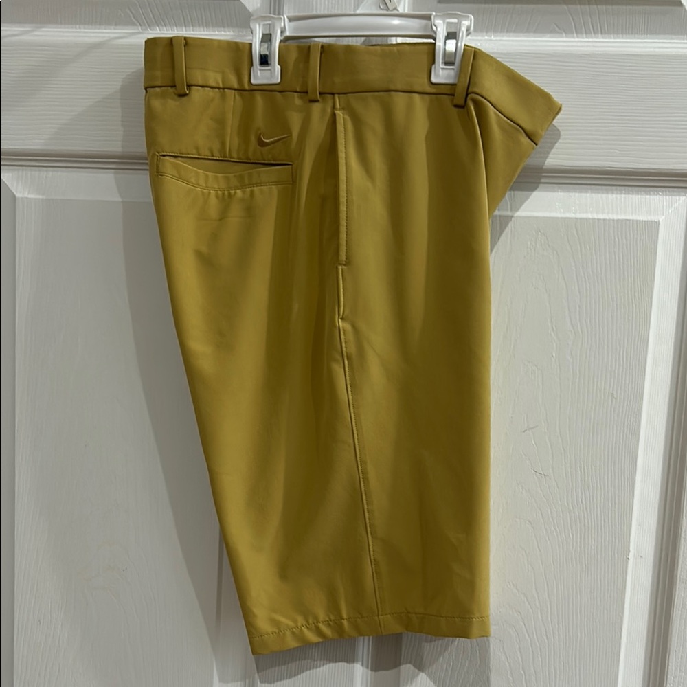 NEW NIke  Boy’s  Gold Flat Front Golf Shorts.  Never been tried on!!